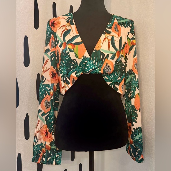 NWOT - SHEIN Tropical Print Twist-Front Crop Top – Plunge Neck, Long Sleeve - Picture 6 of 9